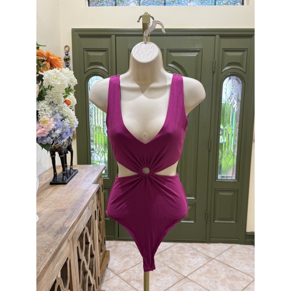 Wild Fable Side Cutout Ring Detail Bodysuit – Size Medium